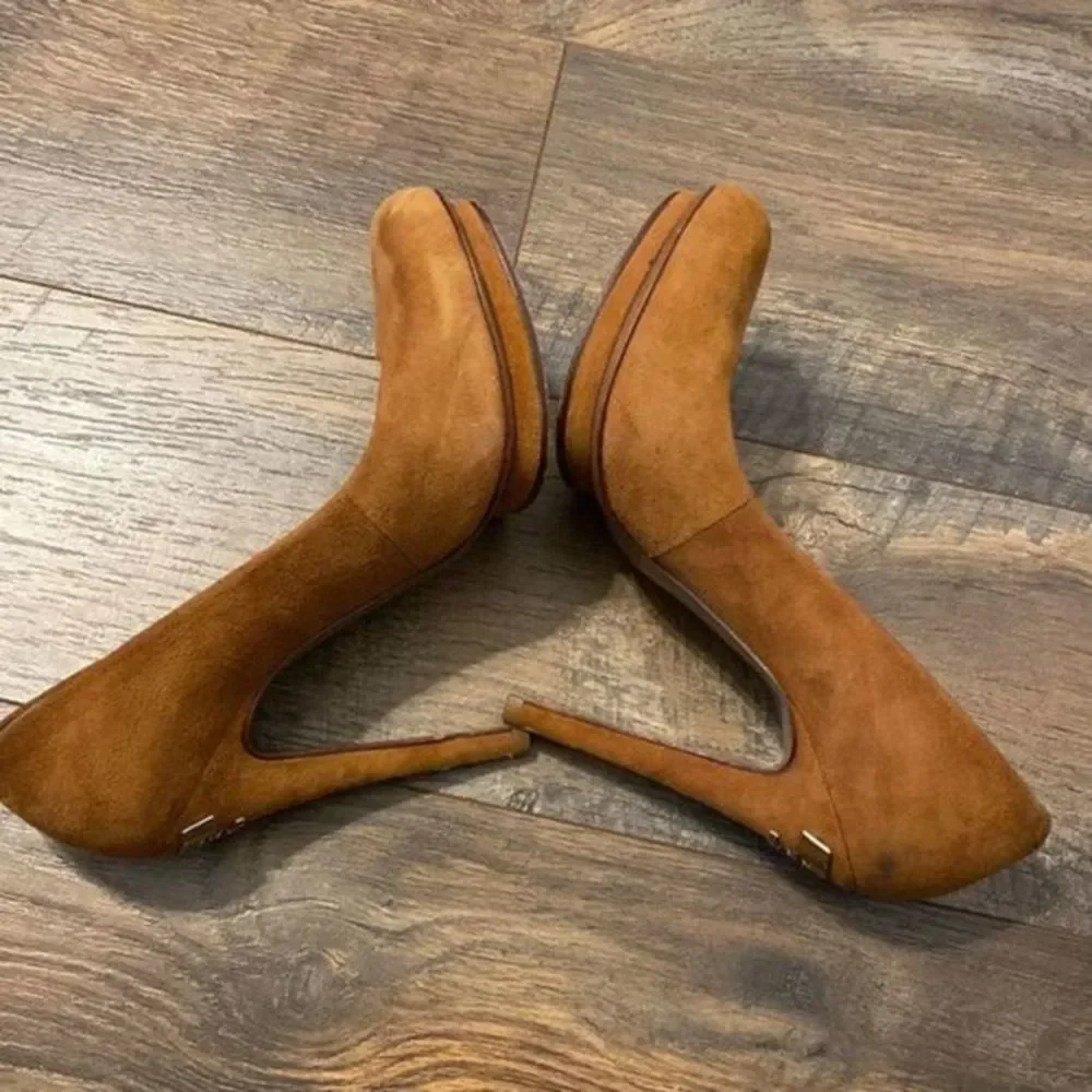 Tory Burch pumps size 9 - Picture 3 of 5